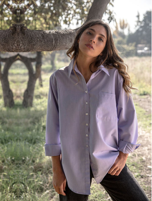 Camisa Ruby lilac, básica mujer en color lila oversized.