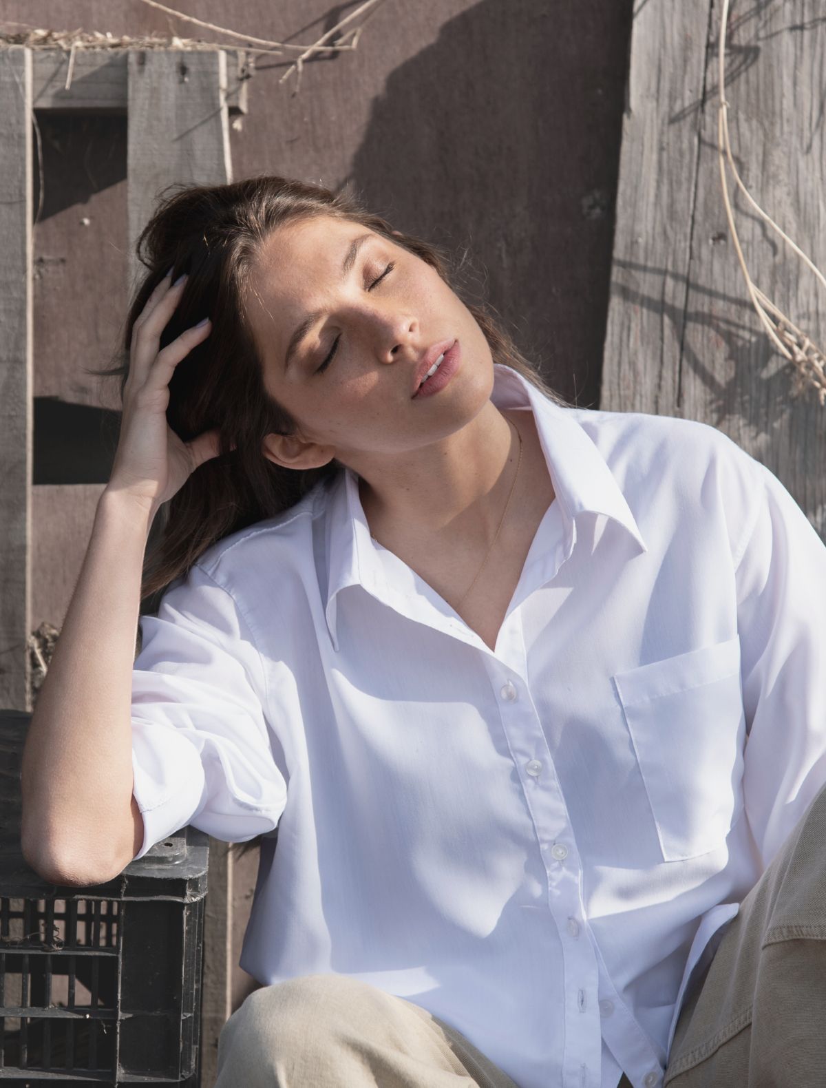 Camisa blanca ruby white de moda chilena sustentable .