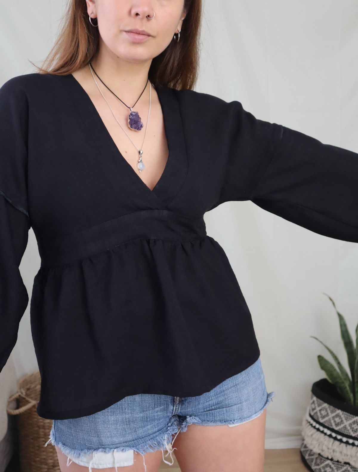 Multitop Guinea long black, blusa o top reversible con 3 formas de uso.