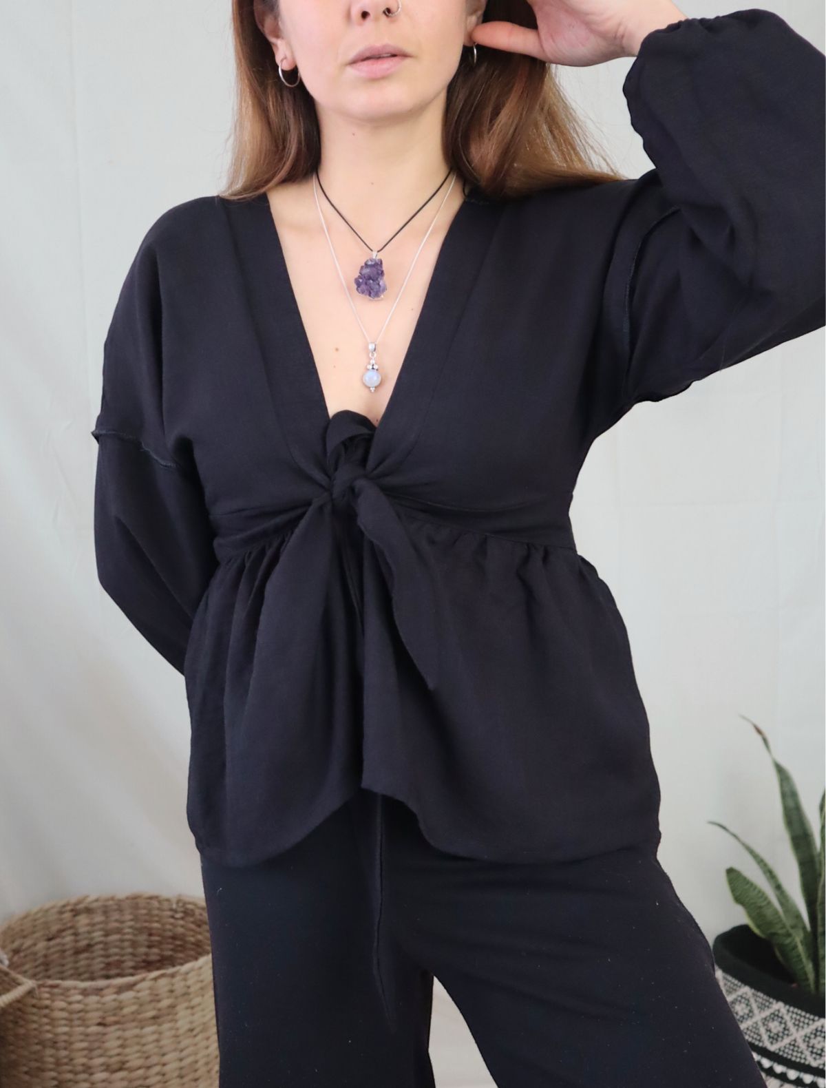 Multitop Guinea long black. Blusa o top reversible con amarras ajustables.